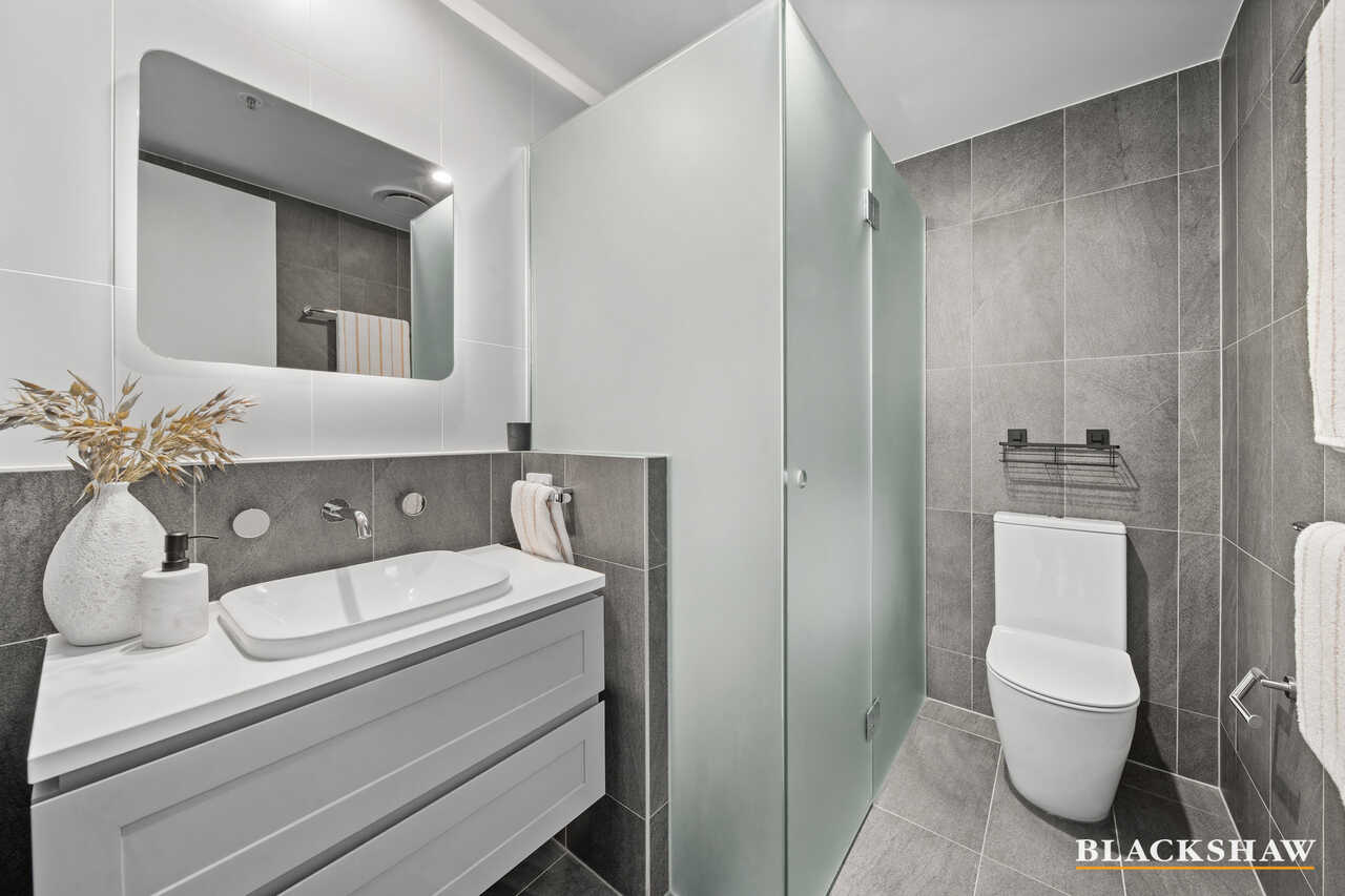 18/4 Lady Nelson Place Red Hill