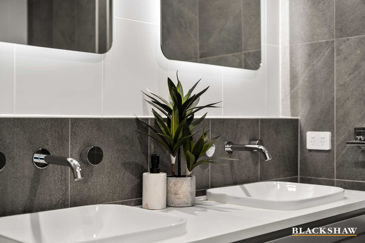 18/4 Lady Nelson Place Red Hill