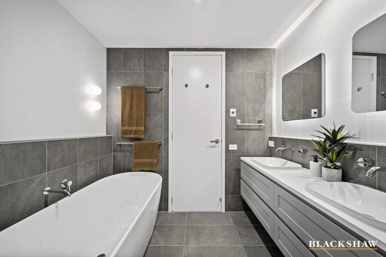 18/4 Lady Nelson Place Red Hill