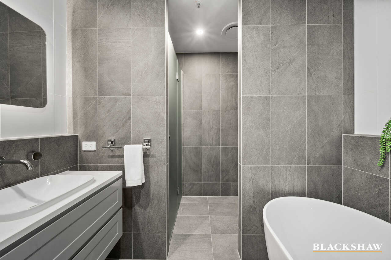18/4 Lady Nelson Place Red Hill