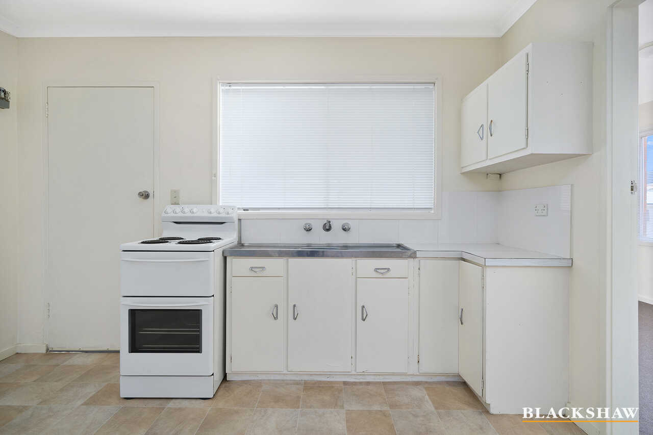 2/31 Macquoid Street Queanbeyan East