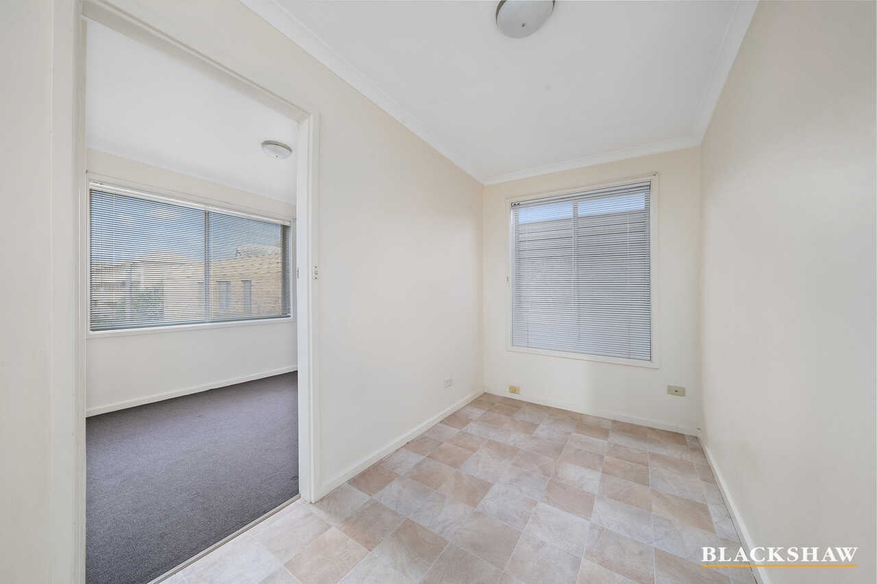2/31 Macquoid Street Queanbeyan East
