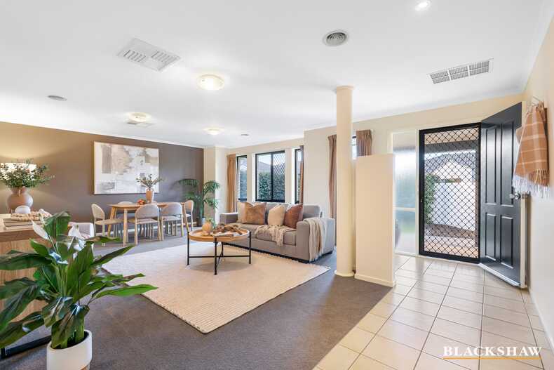10/121 Streeton Drive Stirling