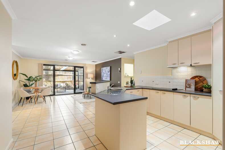 10/121 Streeton Drive Stirling