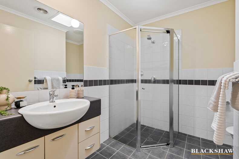 10/121 Streeton Drive Stirling