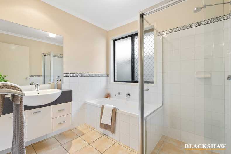 10/121 Streeton Drive Stirling