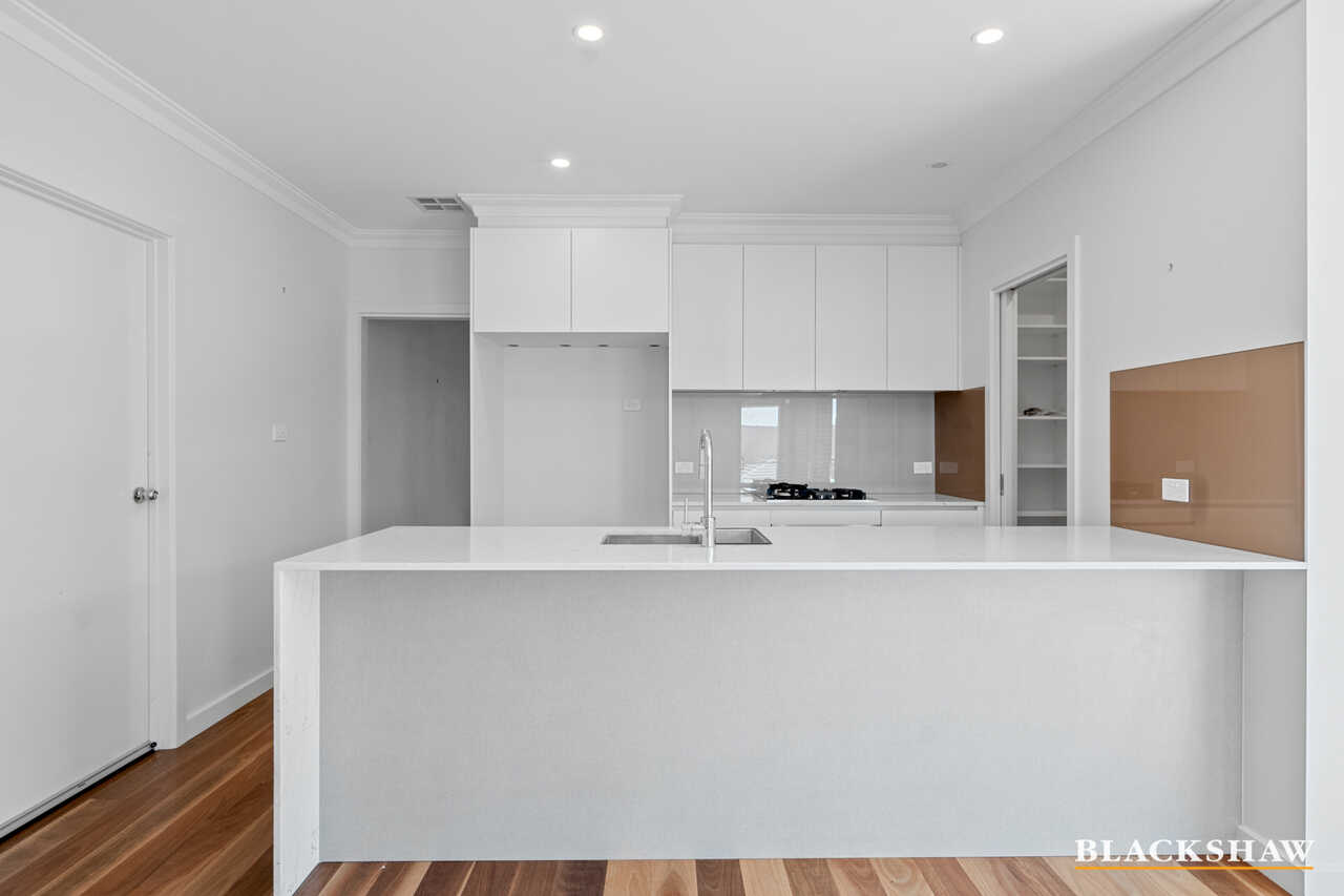 16 Duncan Loop Googong