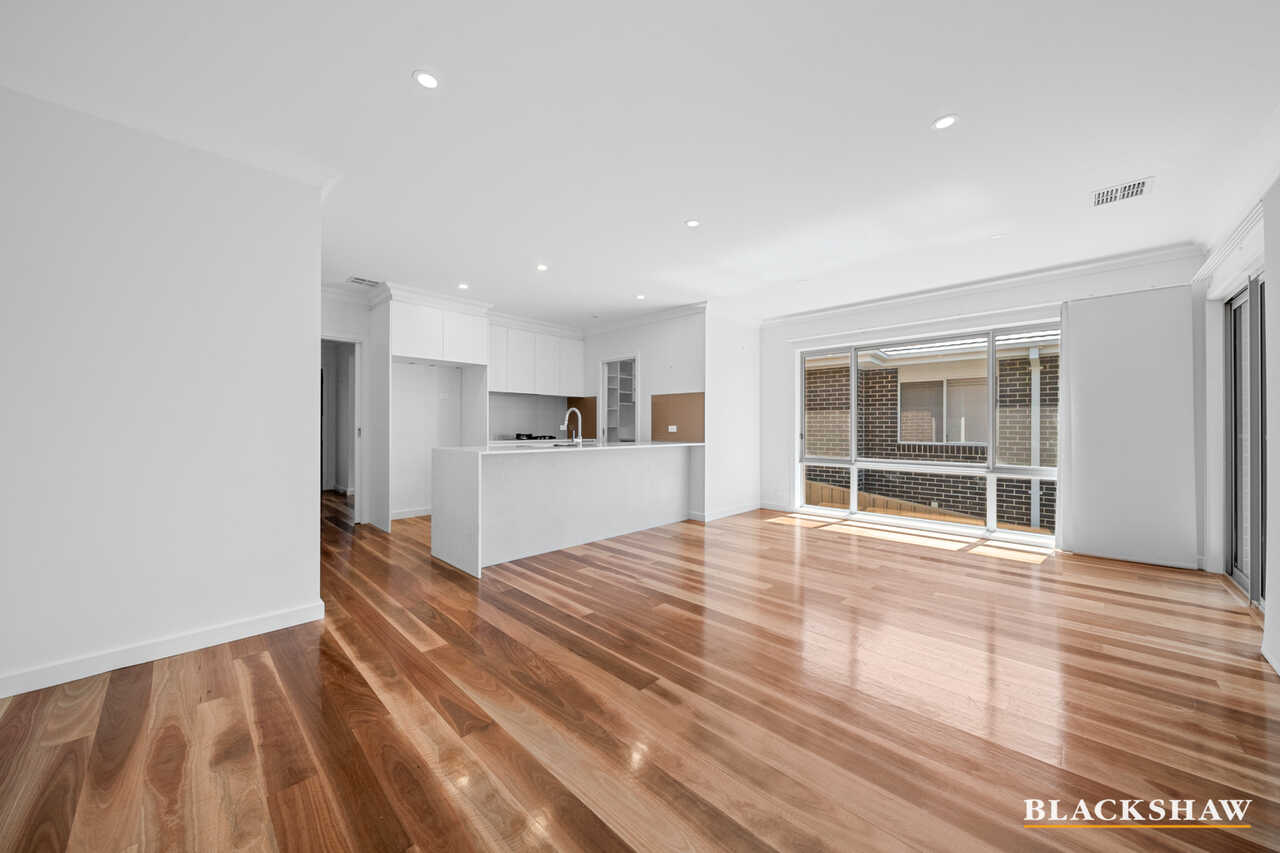 16 Duncan Loop Googong