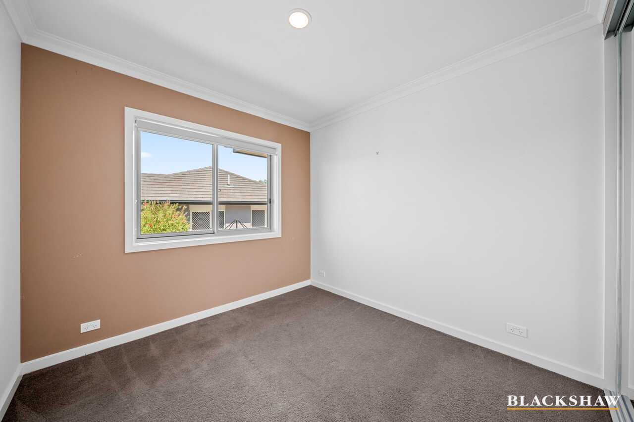 16 Duncan Loop Googong