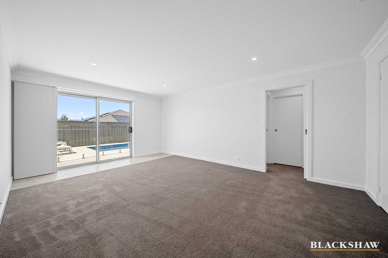 16 Duncan Loop Googong