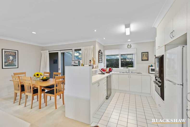 4/12-18 Newth Place Surf Beach