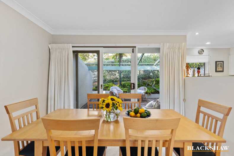 4/12-18 Newth Place Surf Beach