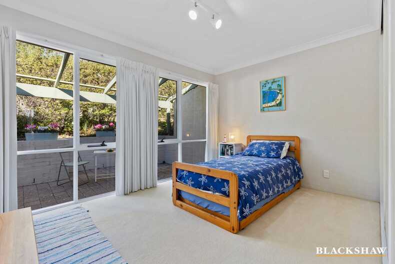 4/12-18 Newth Place Surf Beach