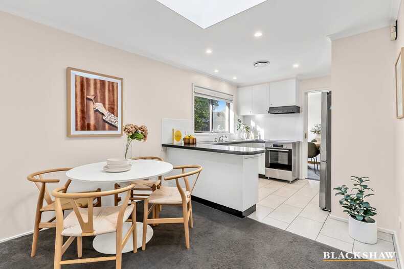 6/8 Walhallow Street Hawker