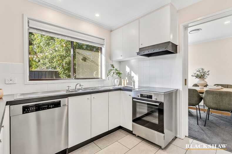 6/8 Walhallow Street Hawker