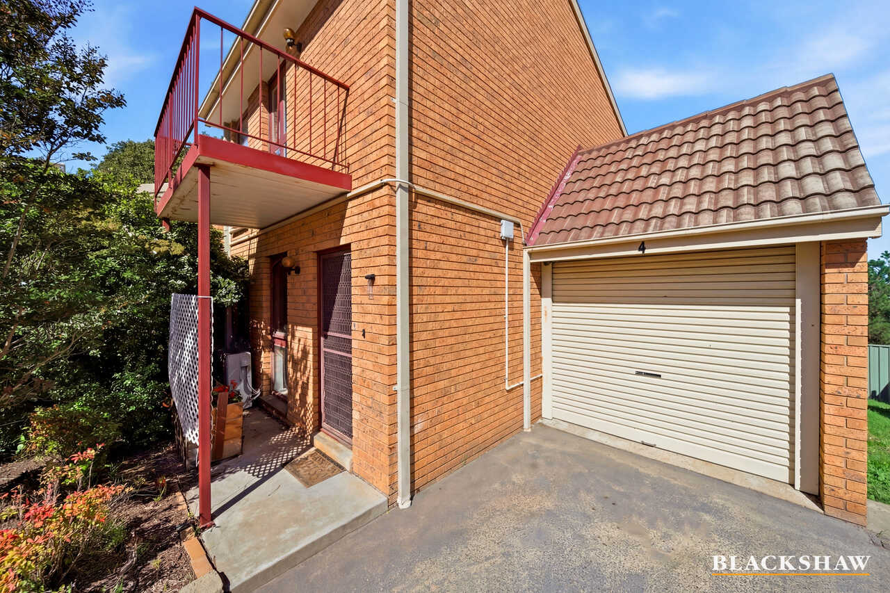 4/10 Nimmitabel Street Queanbeyan West
