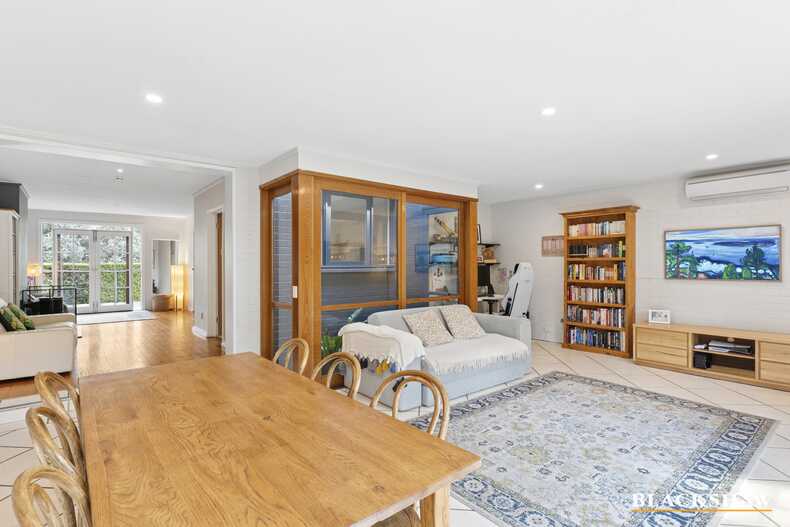 60 Hampton Circuit Yarralumla