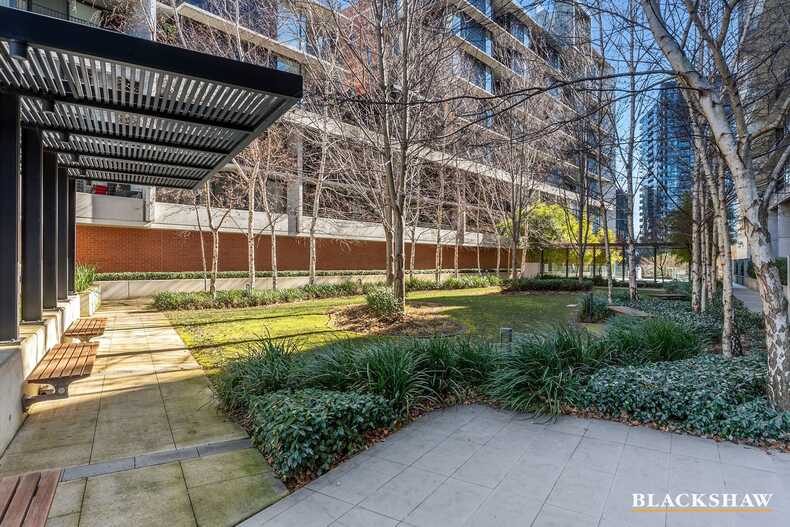 6/97 Eastern Valley Way Belconnen