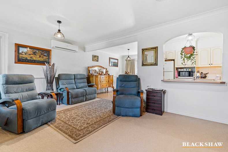 2/2 Lisa Place Sunshine Bay