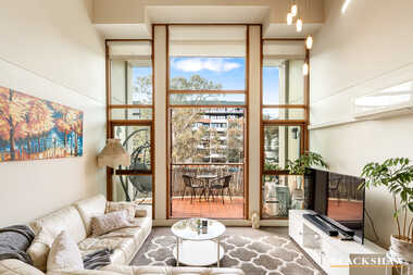 30/18 Captain Cook Crescent Griffith
