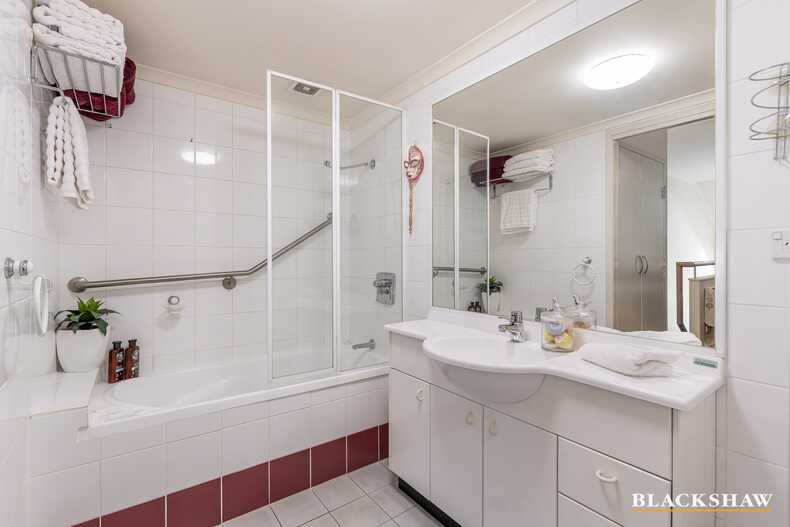 30/18 Captain Cook Crescent Griffith