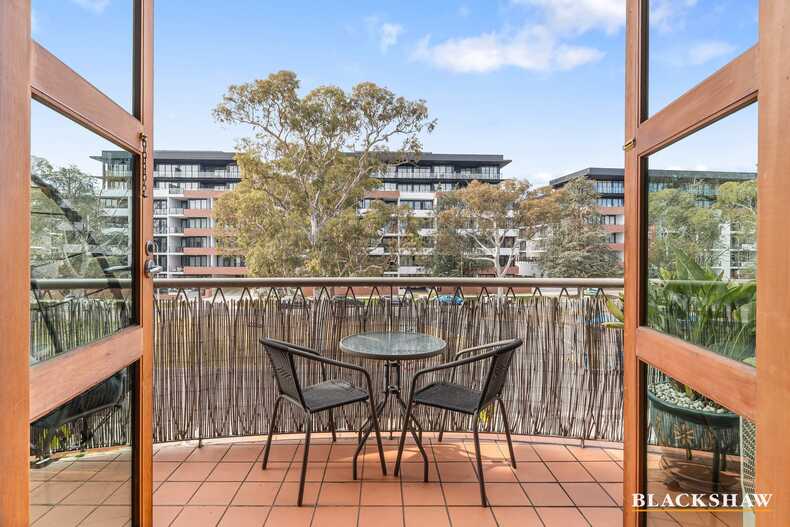 30/18 Captain Cook Crescent Griffith