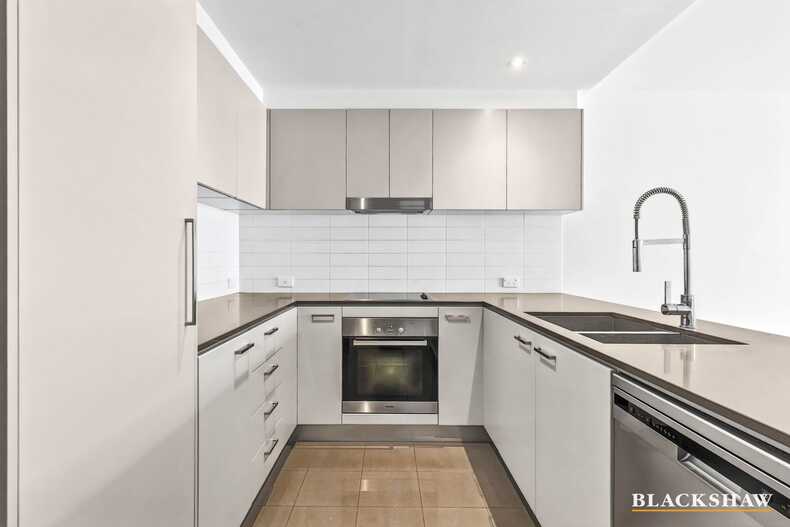 37/71 Giles Street Kingston