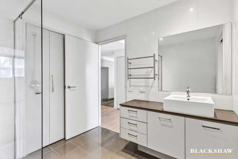 37/71 Giles Street Kingston