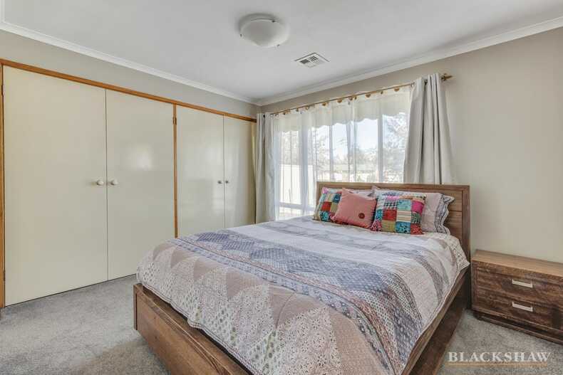 25 Pockett Avenue Banks