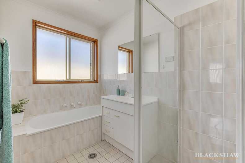 25 Pockett Avenue Banks