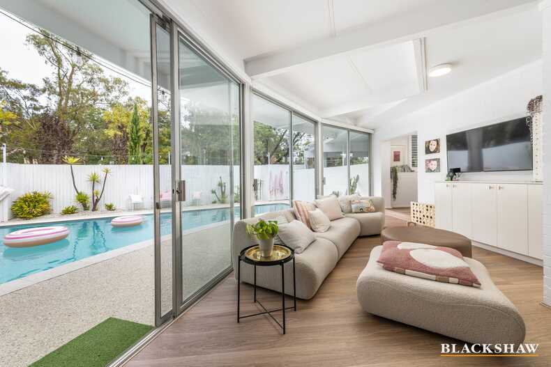 13 Canterbury Crescent Deakin