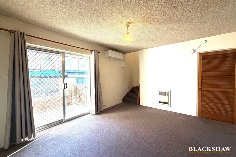 2/8 Yarrow Street  Queanbeyan
