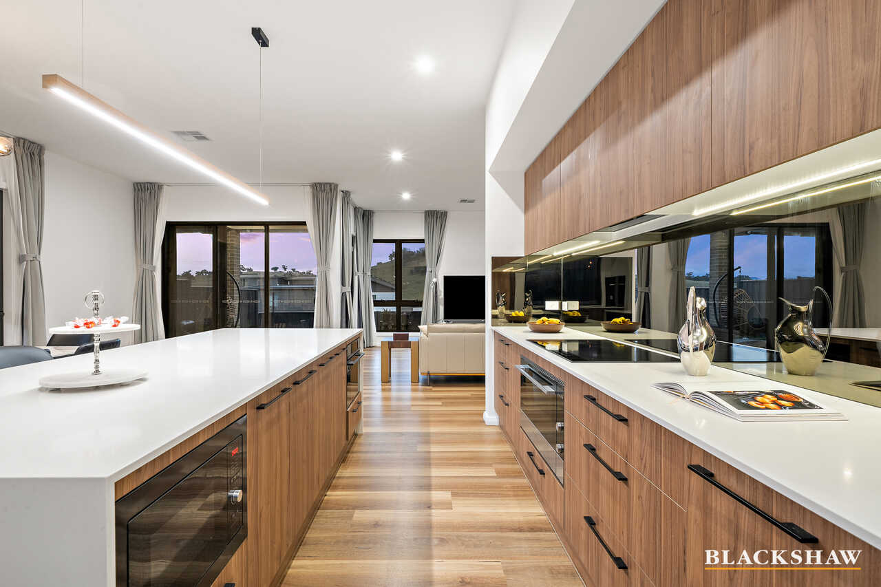 3 Lois Simpson Crescent Whitlam