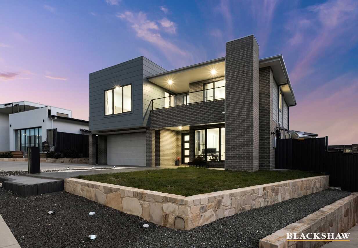 3 Lois Simpson Crescent Whitlam