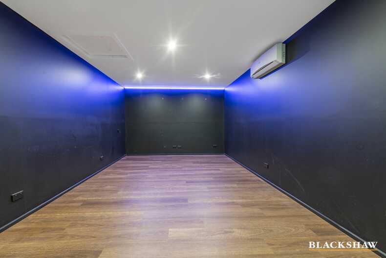 26 Loureiro Street Conder