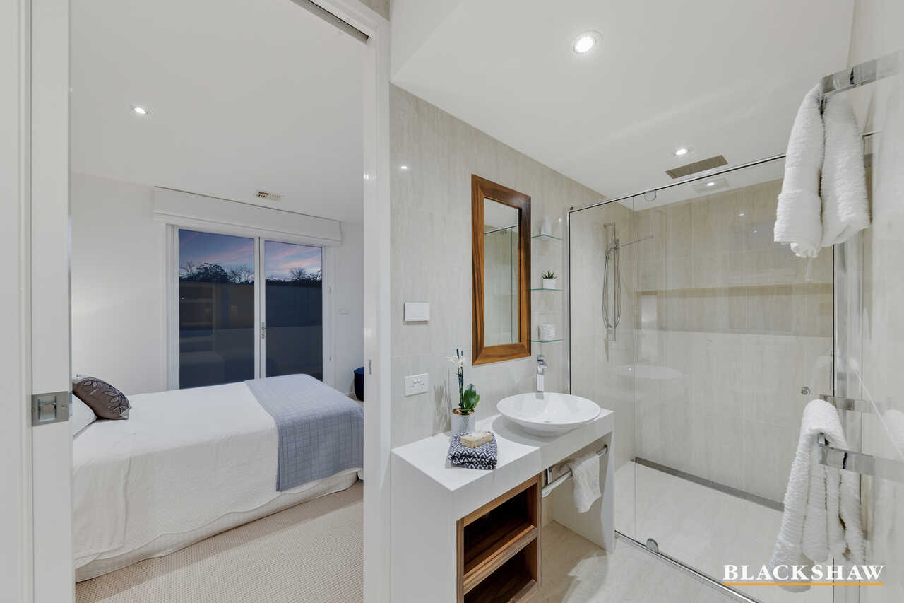 15 Wells Gardens Griffith