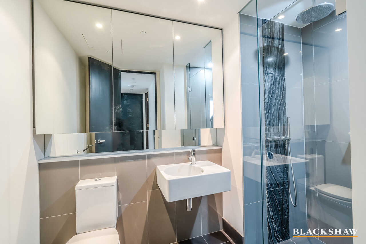 1001/19 Marcus Clarke Street City