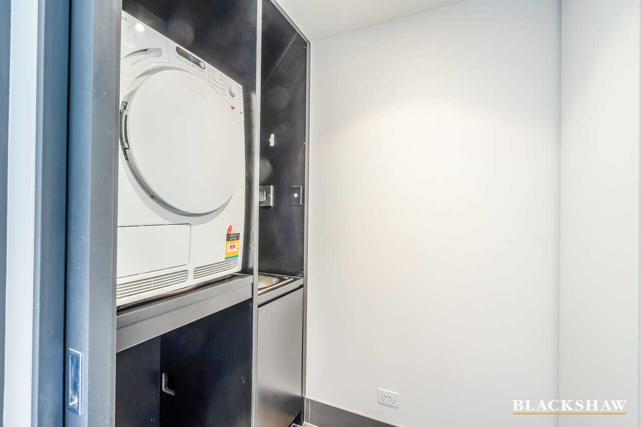 1001/19 Marcus Clarke Street City