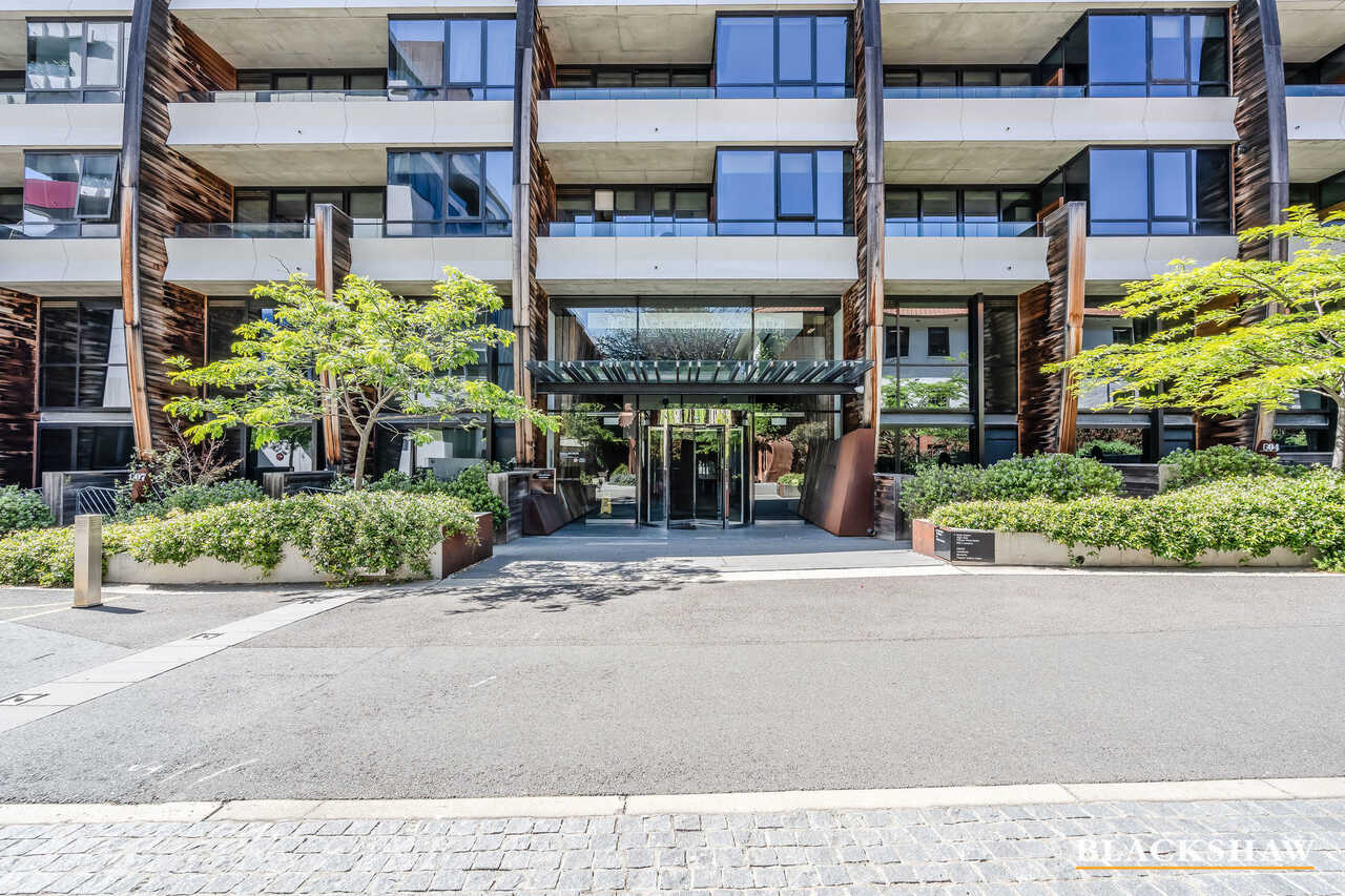1001/19 Marcus Clarke Street City