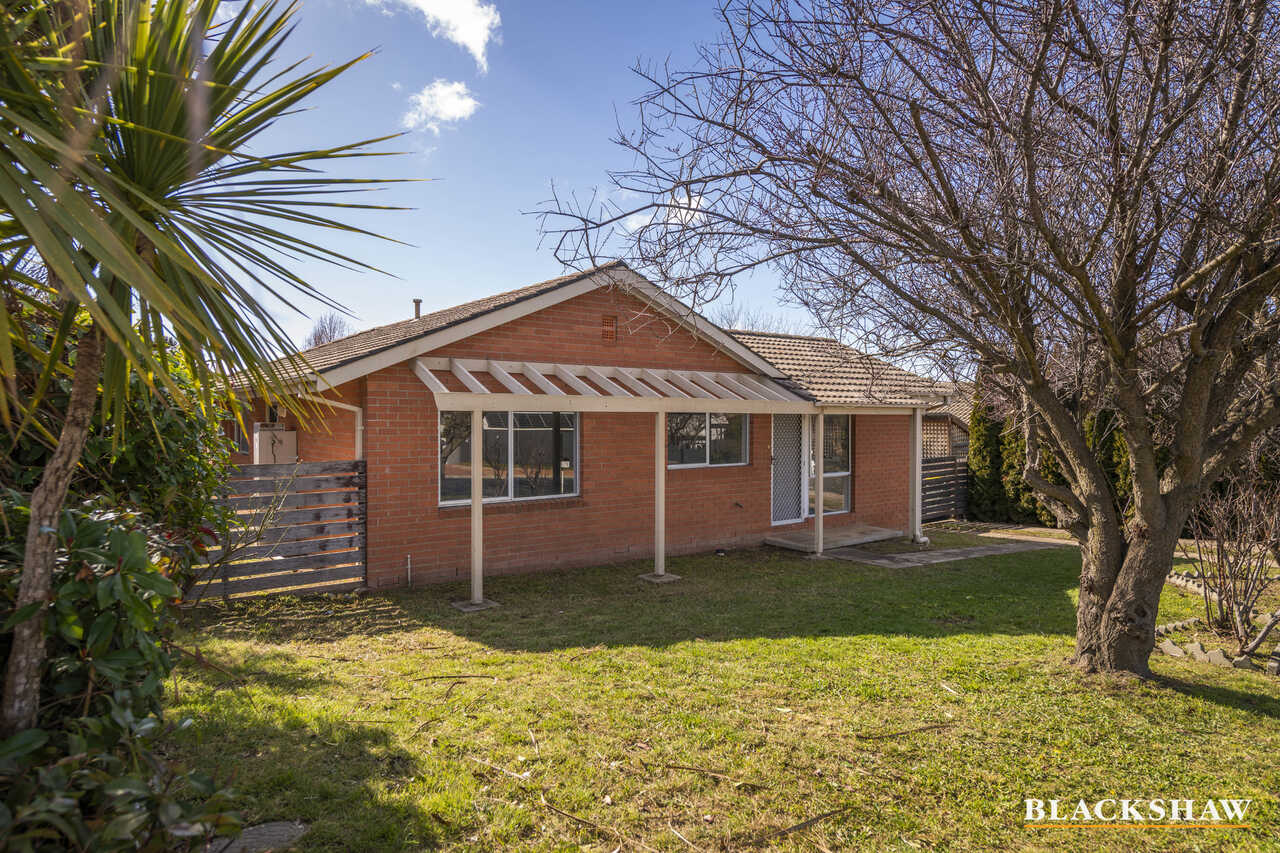 3 Fairweather Circuit Lyneham