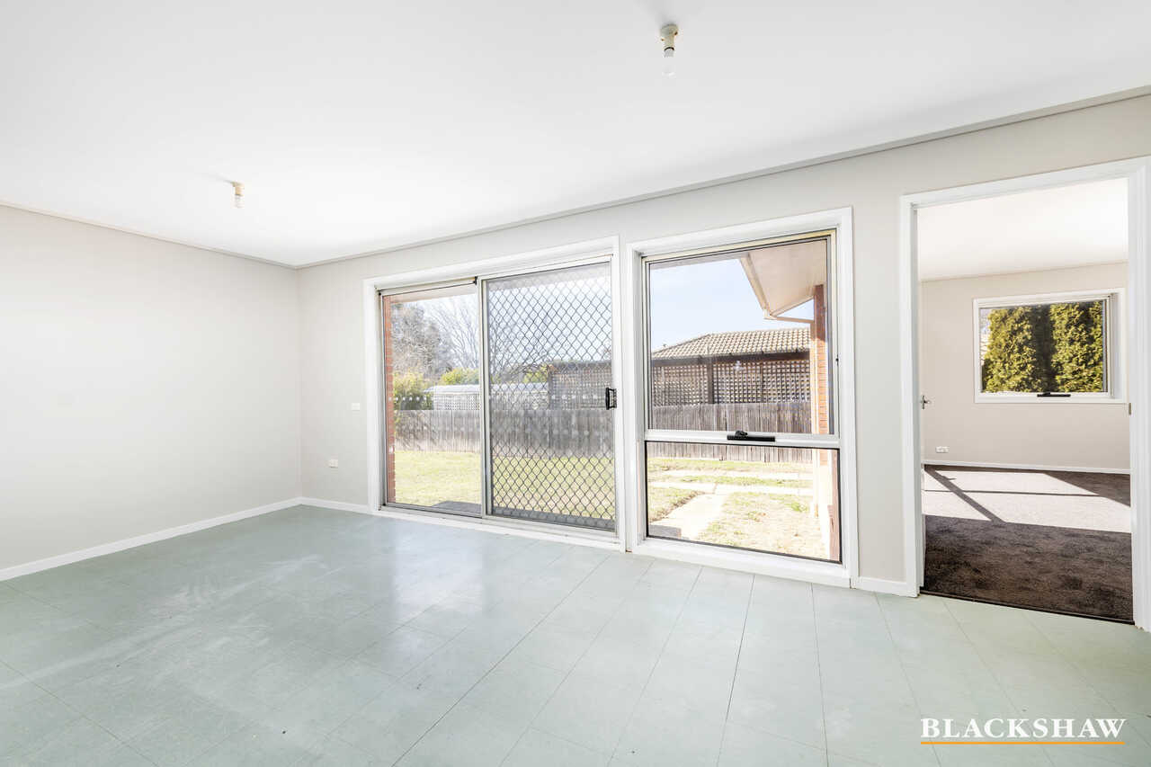 3 Fairweather Circuit Lyneham