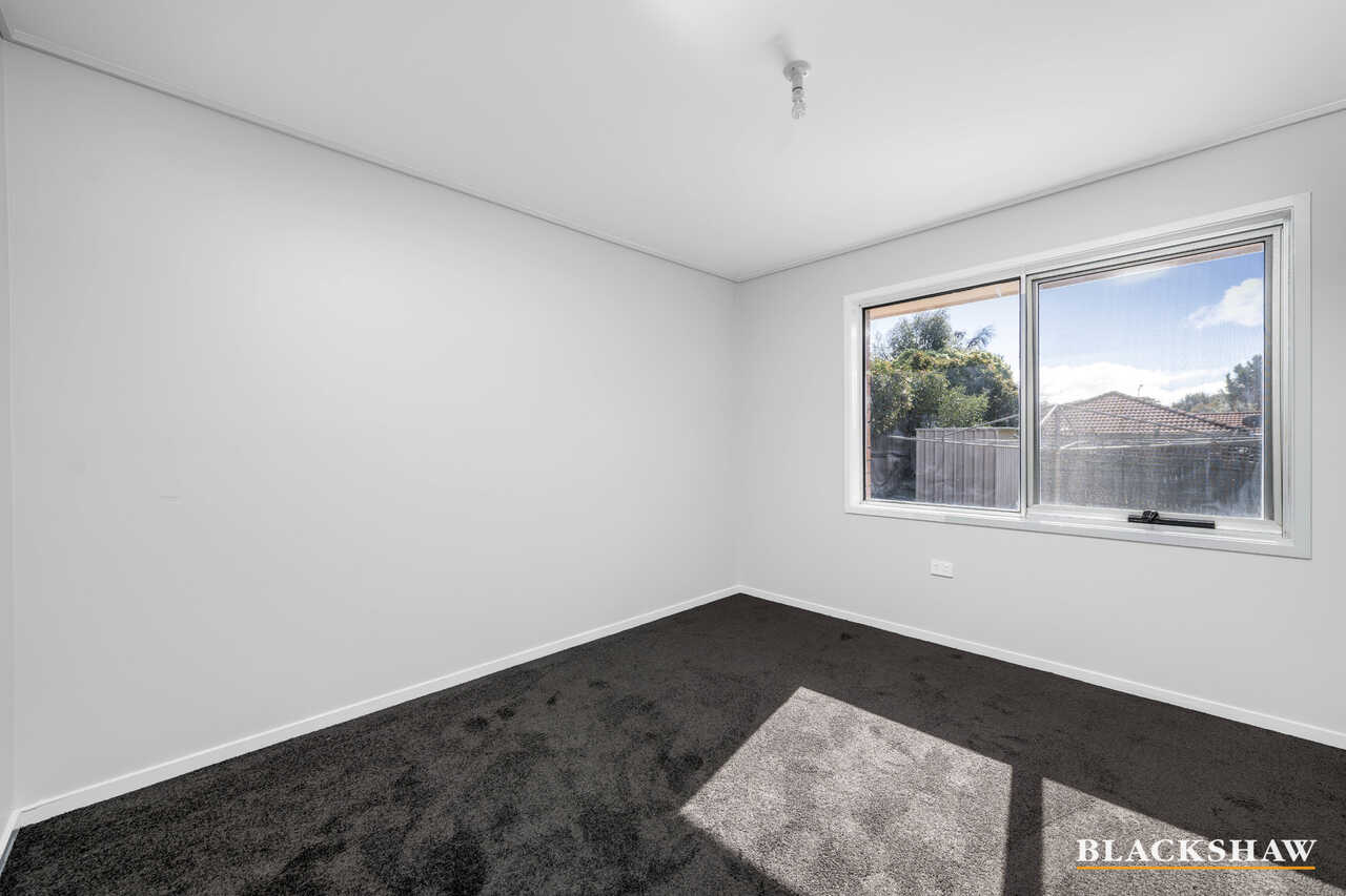 3 Fairweather Circuit Lyneham