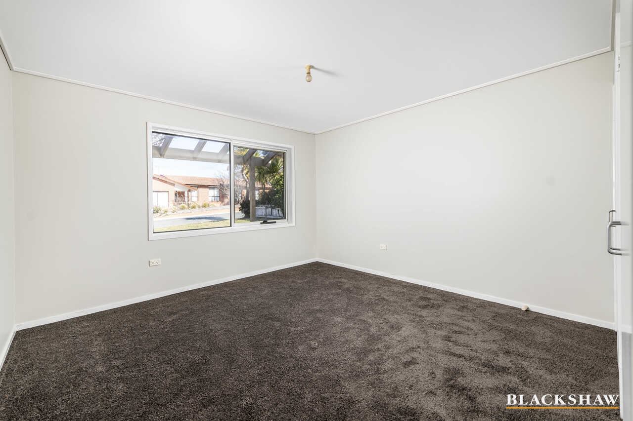 3 Fairweather Circuit Lyneham