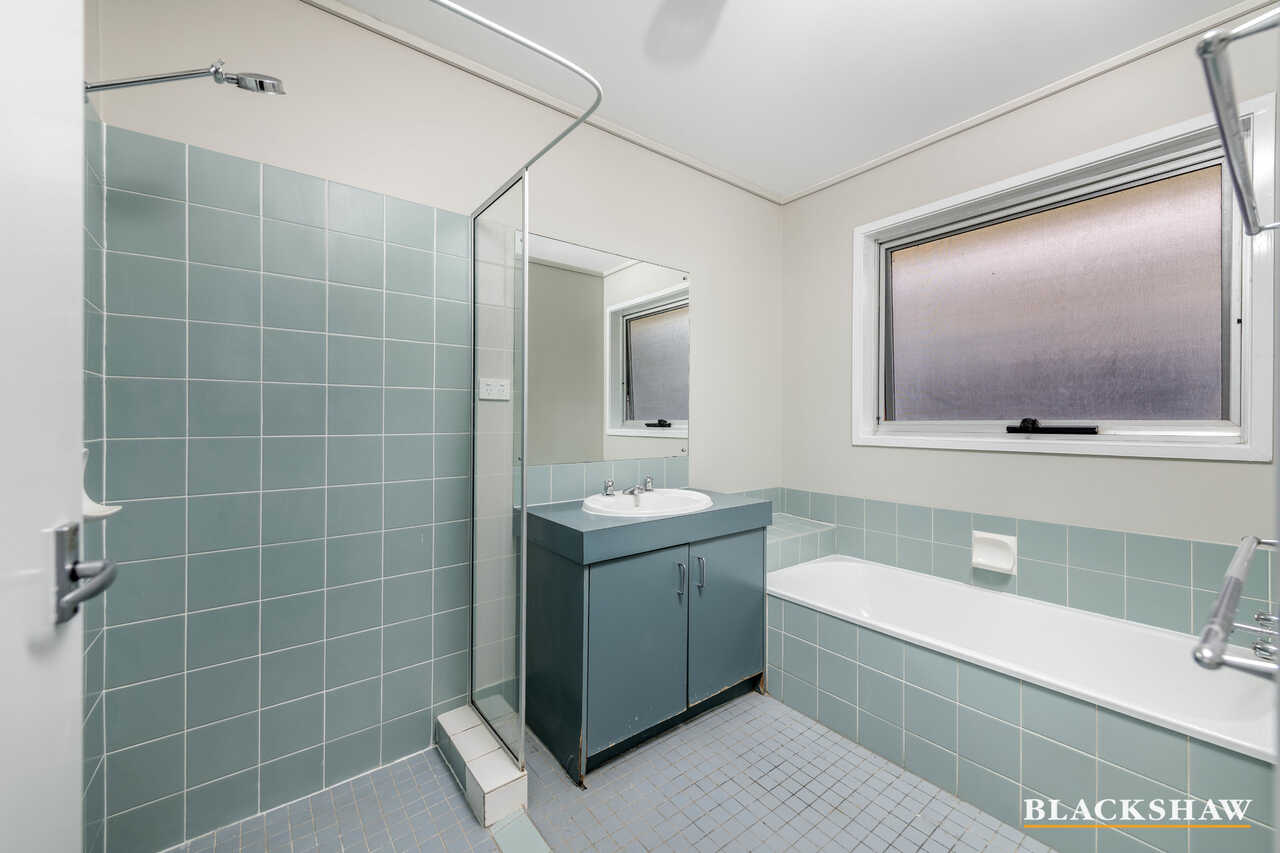 3 Fairweather Circuit Lyneham