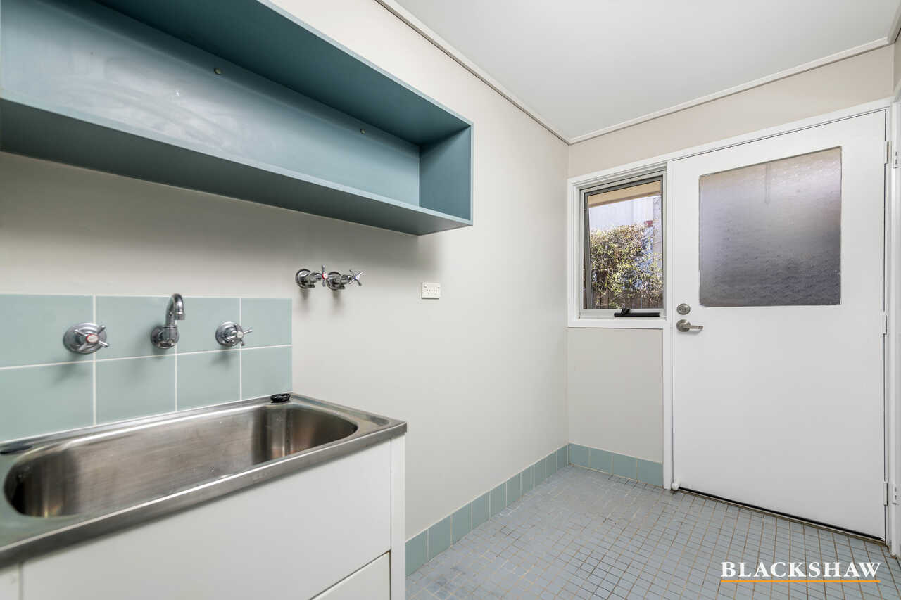 3 Fairweather Circuit Lyneham