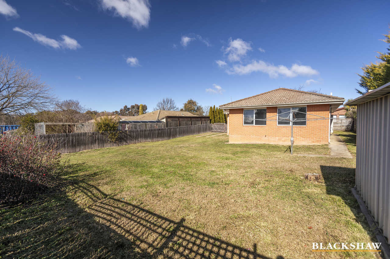 3 Fairweather Circuit Lyneham