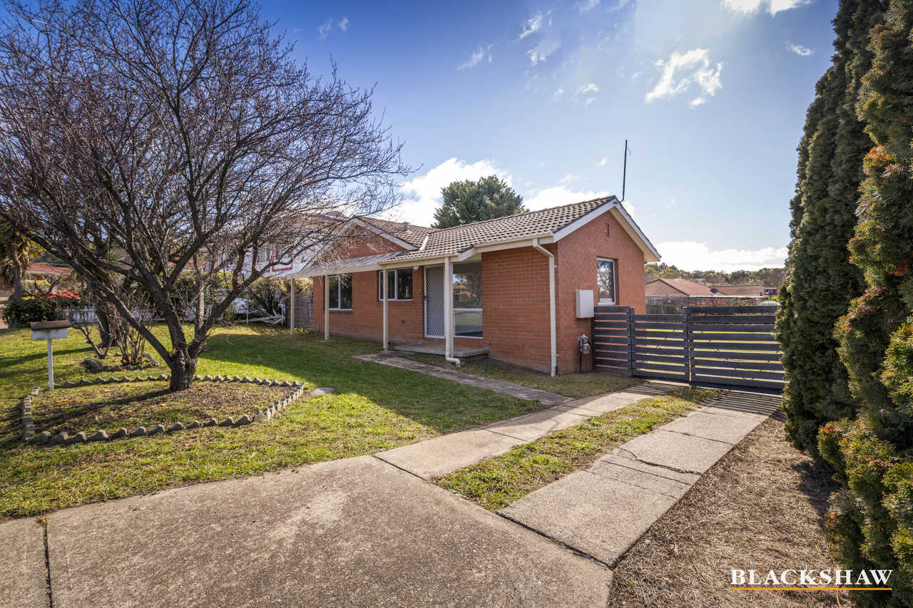 3 Fairweather Circuit Lyneham