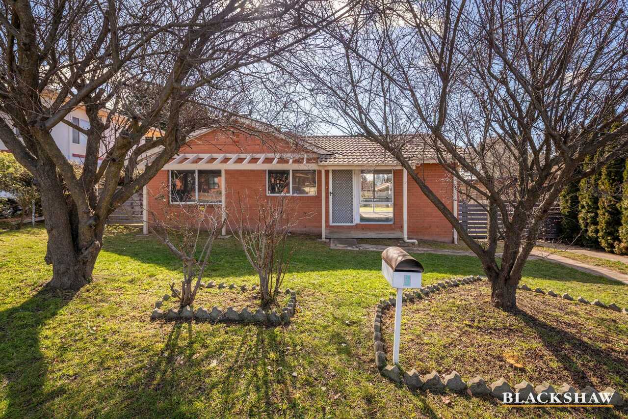 3 Fairweather Circuit Lyneham