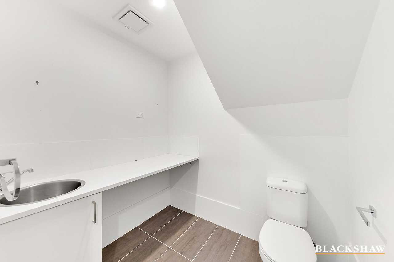 12/2 Travers Street Gordon