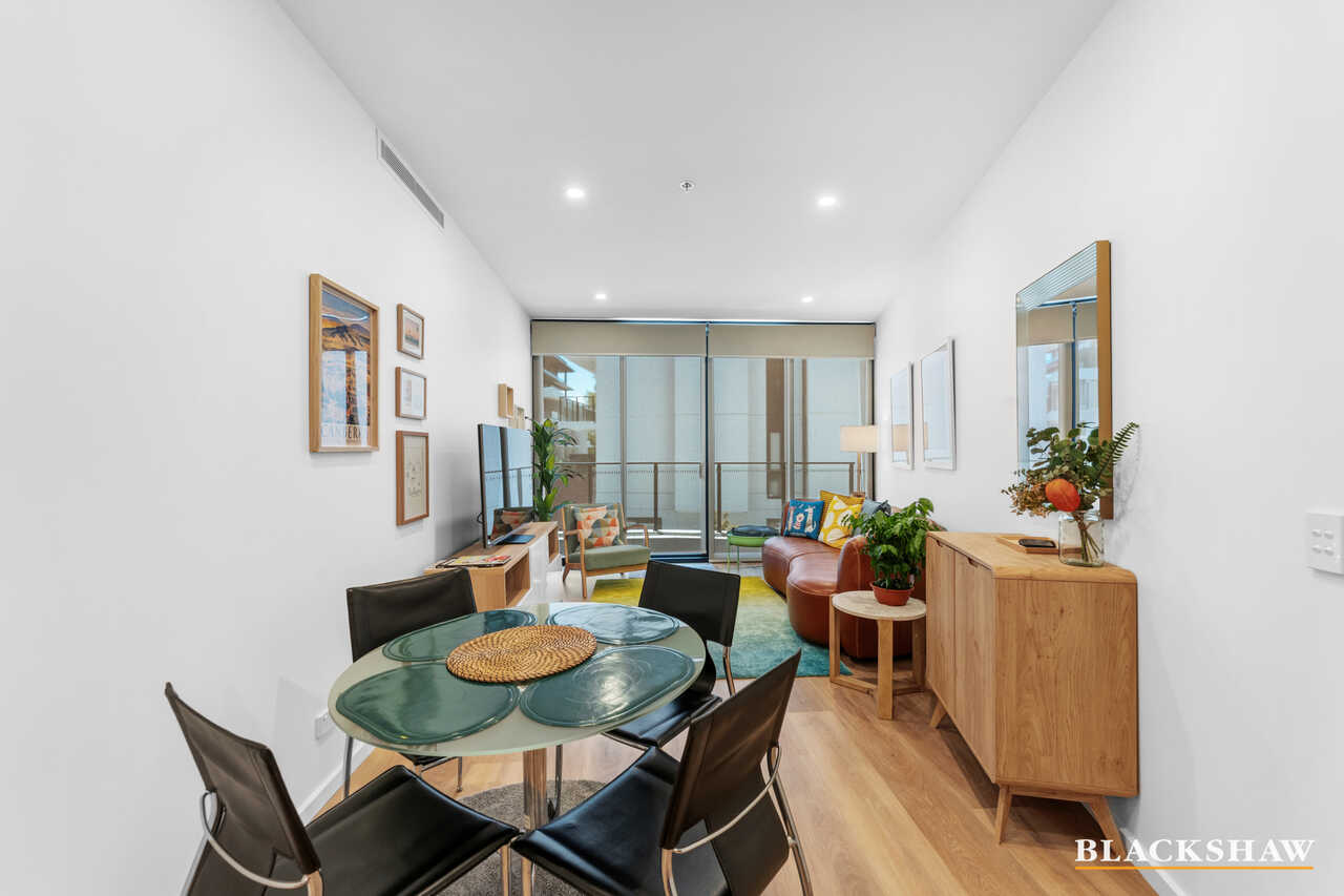 212/21 Captain Cook Crescent Griffith